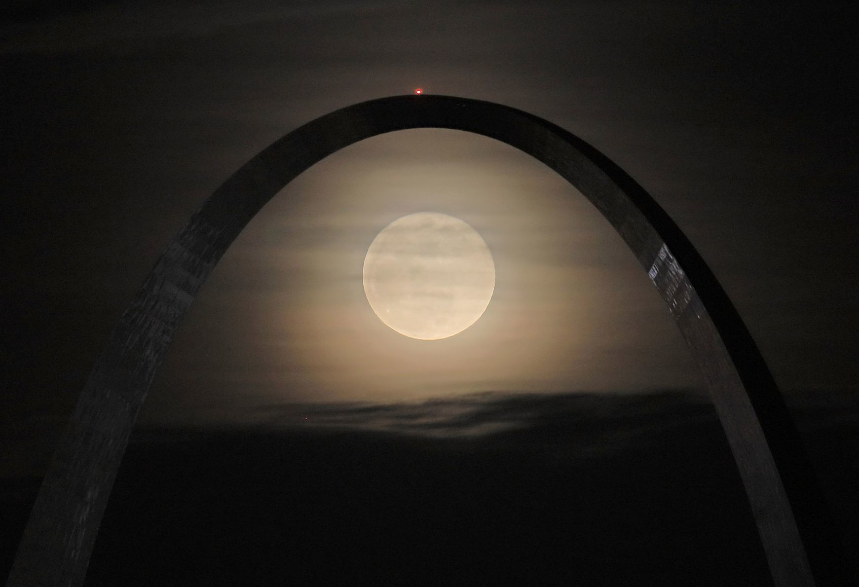 Supermoon St. Louis Arch Jan. 31, 2018